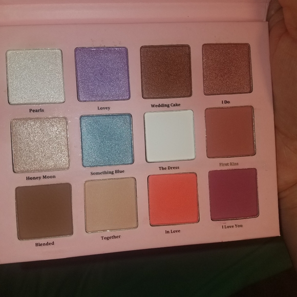 3/$12 OMFG Cosmetics Wedding Day eyeshadow palette - Picture 2 of 2